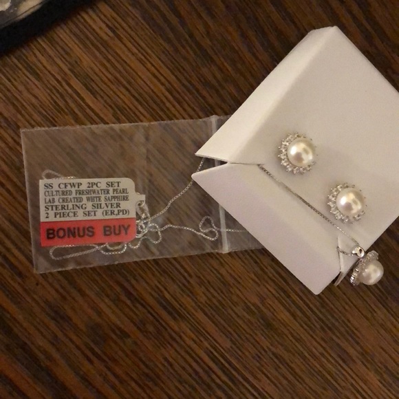 Necklace & earring set - Picture 3 of 3